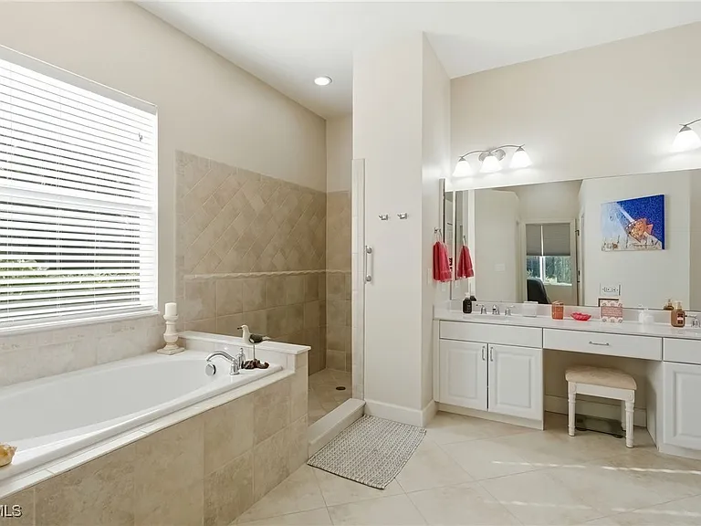 11225 Lithgow Ln — Photo 16
