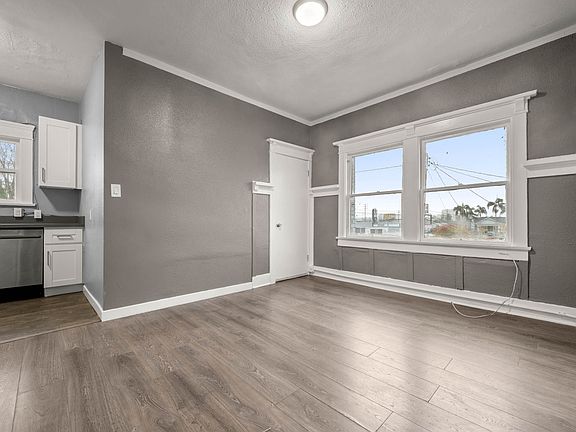3rd image of 2422 Sichel St #60695d2cd