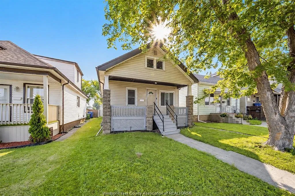 3 bed, $2,100 — Photo 1