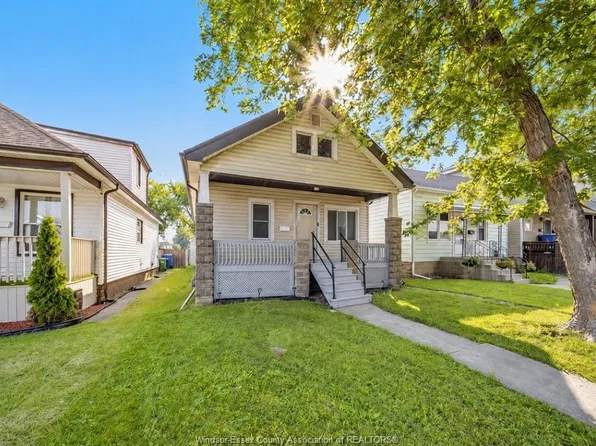 1560 Lillian Ave, Windsor, ON N8X 4A8