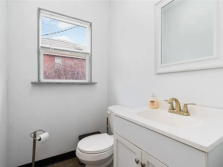 432 Antisbury St — Photo 3