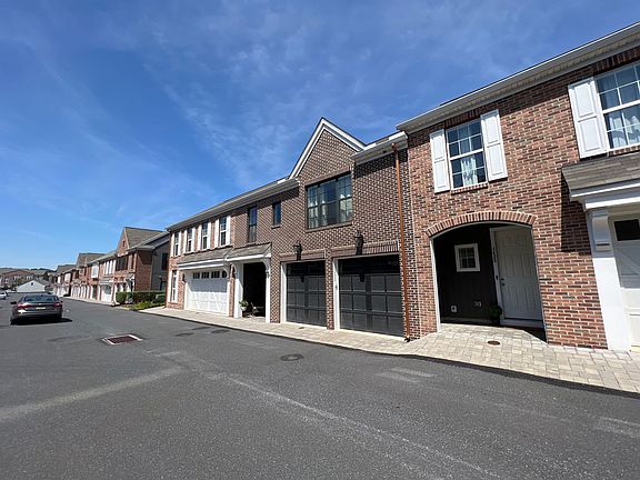4th image of 1423 Woolford Way