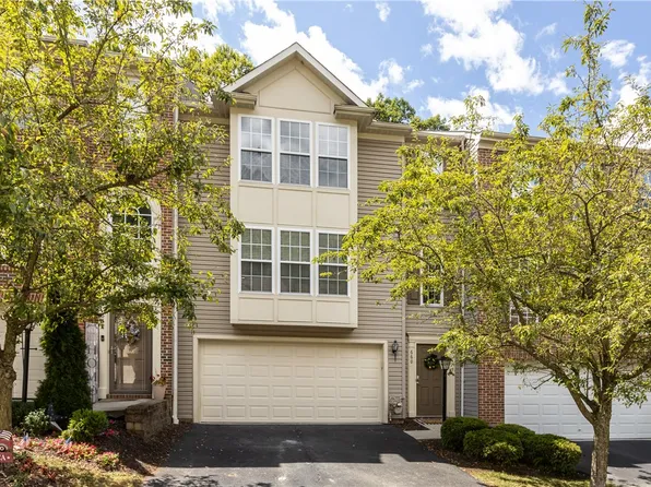 660 Village Green Blvd E, Mars, PA 16046