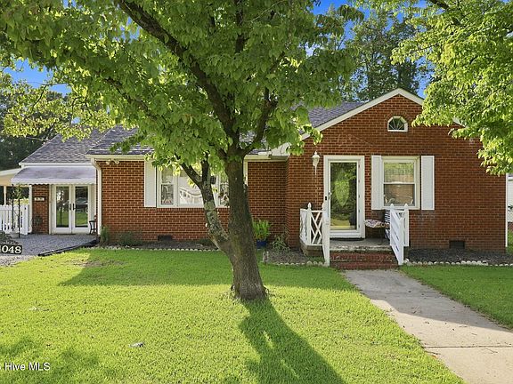 3rd image of 4048 Pitt Street