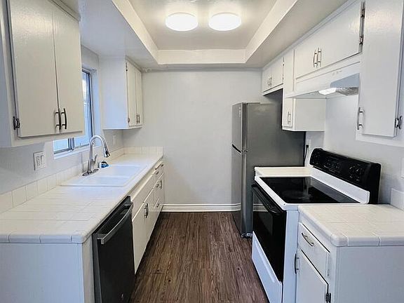 3rd image of 2408 Huntington Ln APT 2