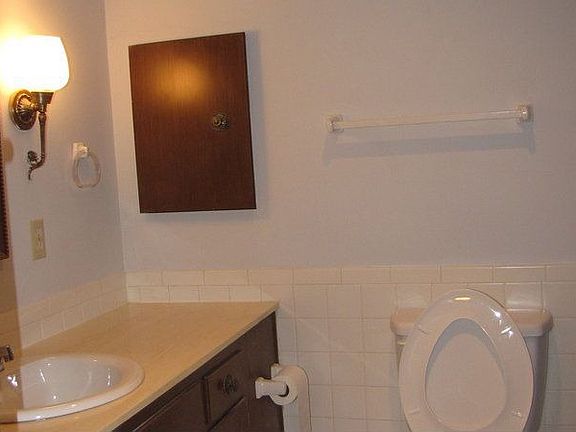 5th image of 429 W 104th St APT E