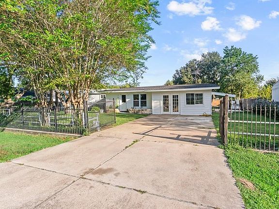 5th image of 22202 Maplewood Dr