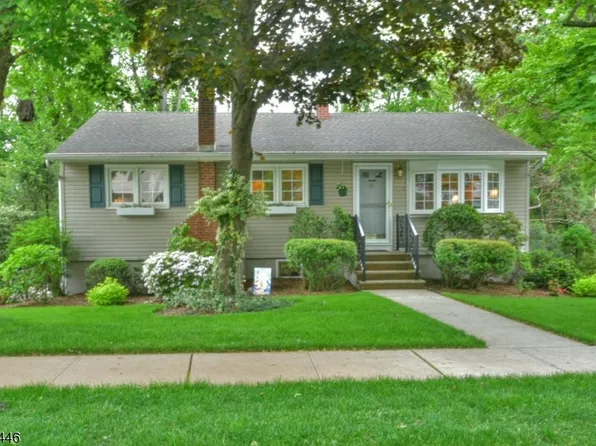 121 Red Twig Trl, Bloomingdale Boro, NJ 07403