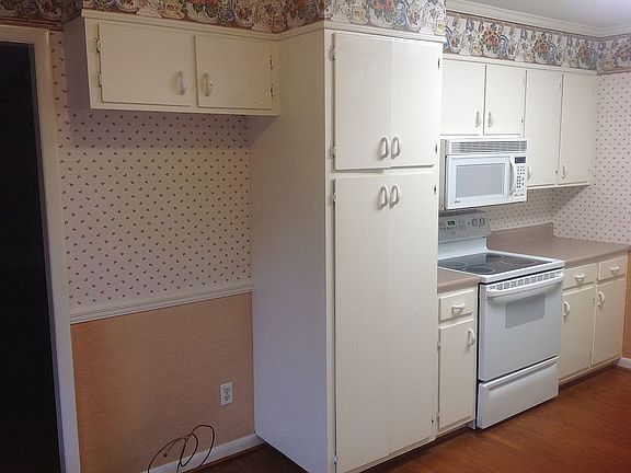 Left side of kitchen