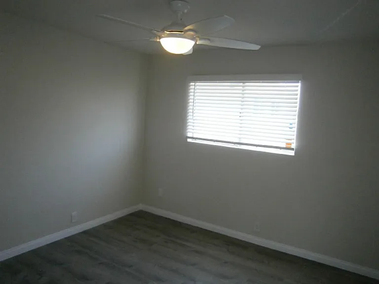 5252 Landis St — Photo 12