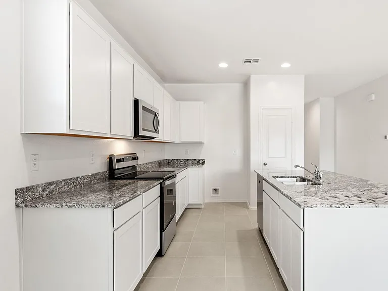 10427 W Parkway Dr — Photo 17