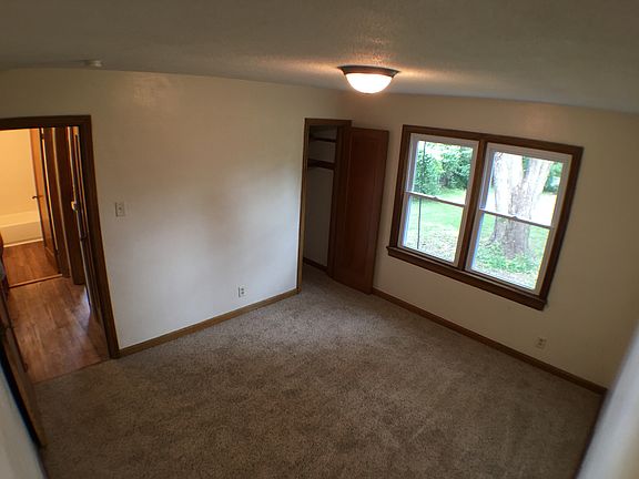 3rd image of 718 Loekes Dr