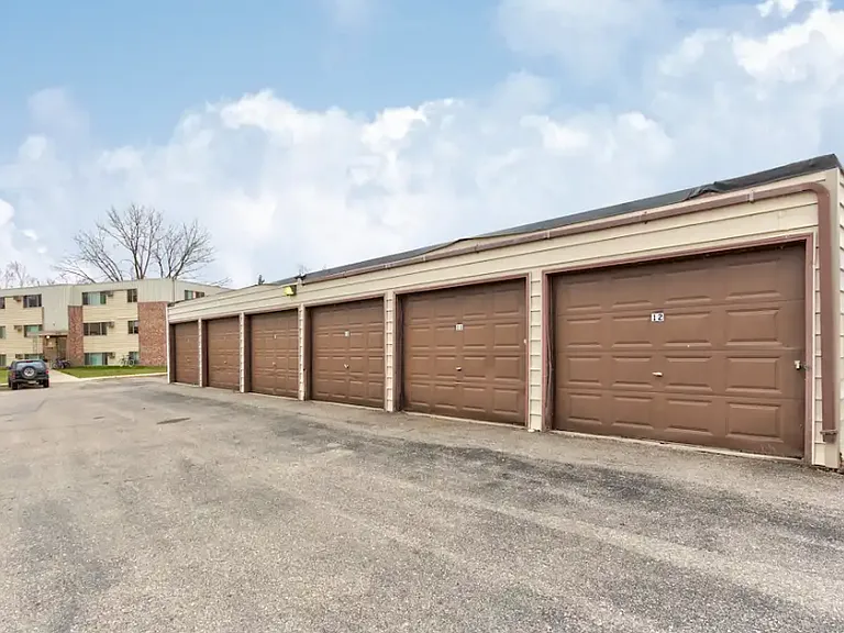 Foot Lake Apartments — Photo 3