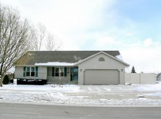 699 Swan Rd, De Pere, WI 54115
