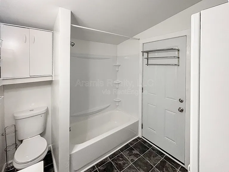 1064 Curran St NW #B — Photo 7