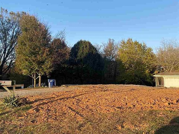 2nd image of 20 Farmers Ln