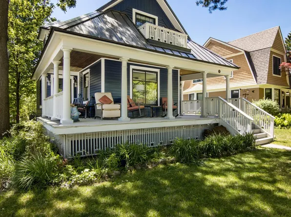 525 5th St, Traverse City, MI 49684