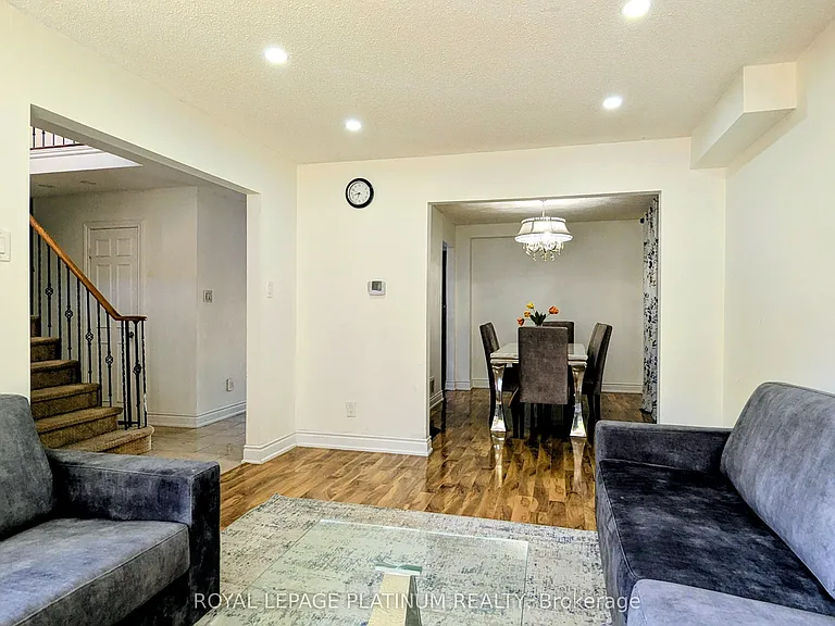4 Gervais Dr — Photo 11