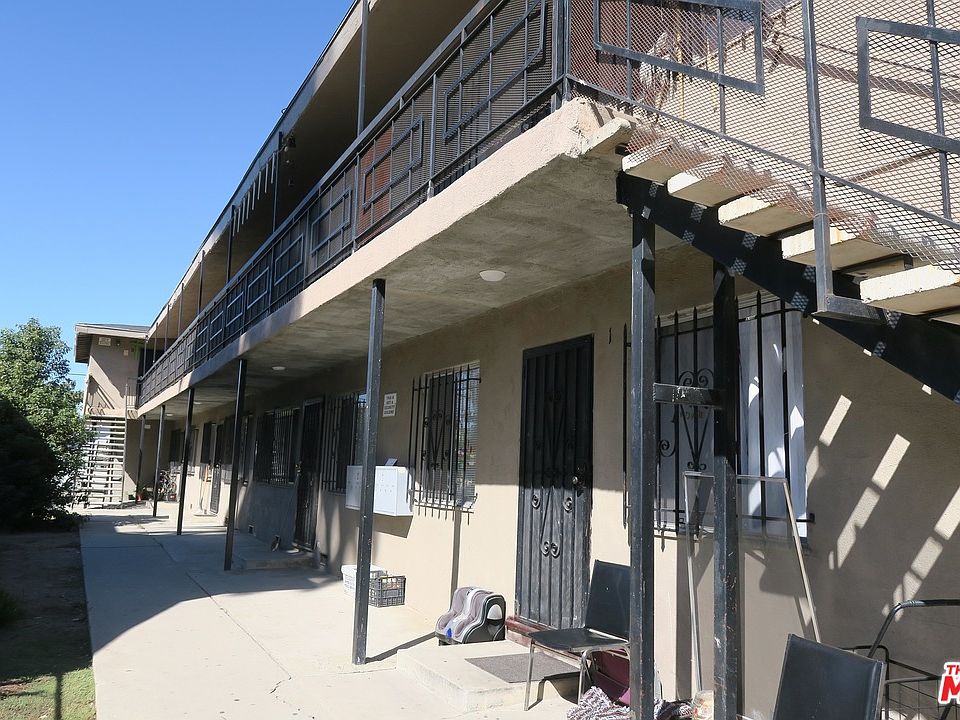 2nd image of 1745 Magnolia Ave