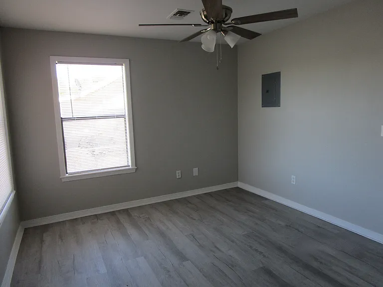 104 Pecan St — Photo 6