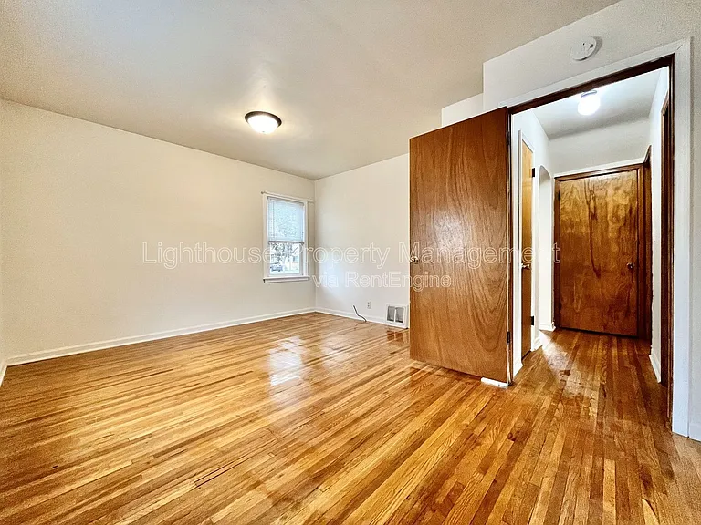 1656 Fremont Ave NW — Photo 10