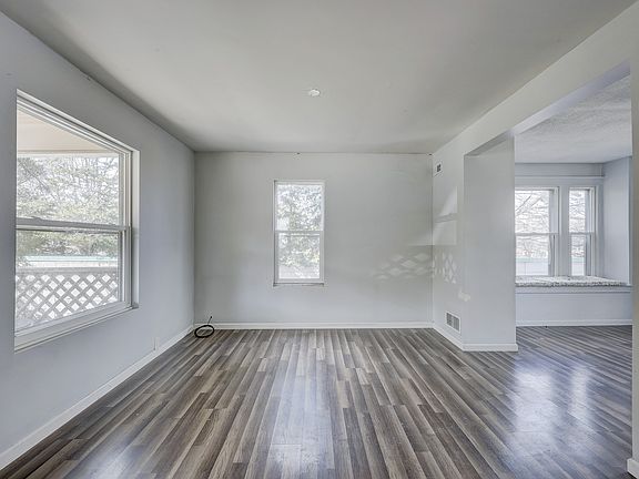 5th image of 813 S Center St