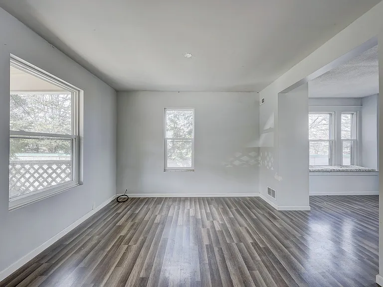 813 S Center St — Photo 5