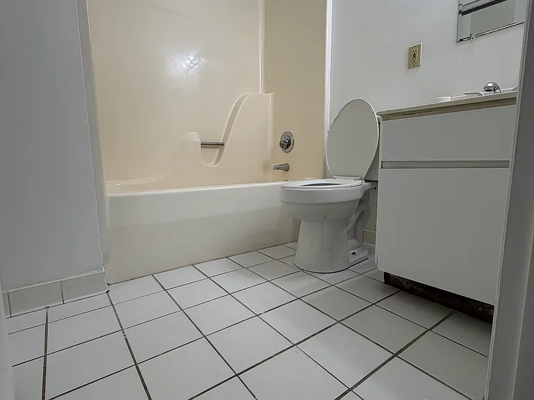 Full Bathroom. Similar to a Jack & Jill bathroom. Between 2 bedrooms.