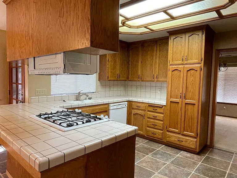 605 E Babcock Ave — Photo 33