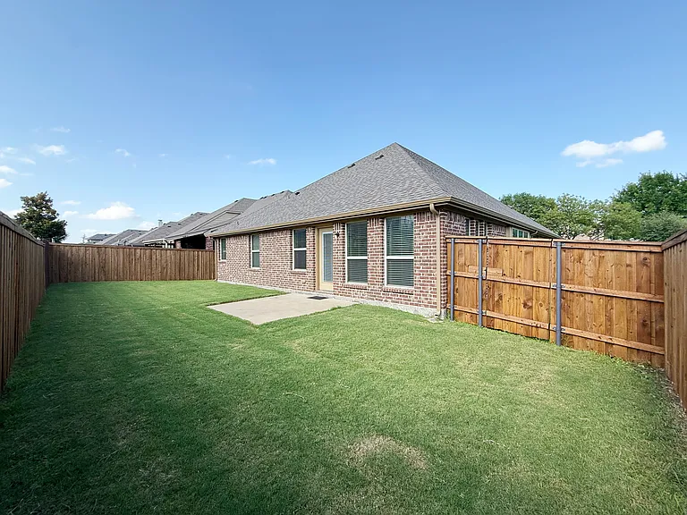 4303 Oak Bluff Dr — Photo 38