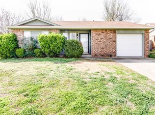 636 W Forster Dr, Mustang, OK 73064