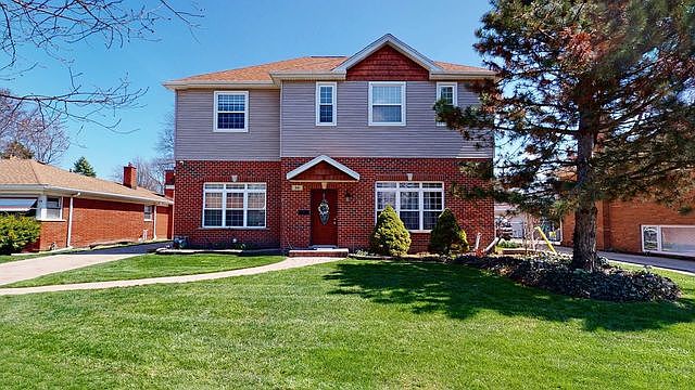 1st image of 341 Pinehurst Dr