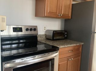 27 Golfs Edge APT D, West Palm Beach, FL 33417