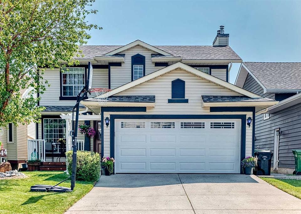 1st image of 144 N Riverstone Cres SE