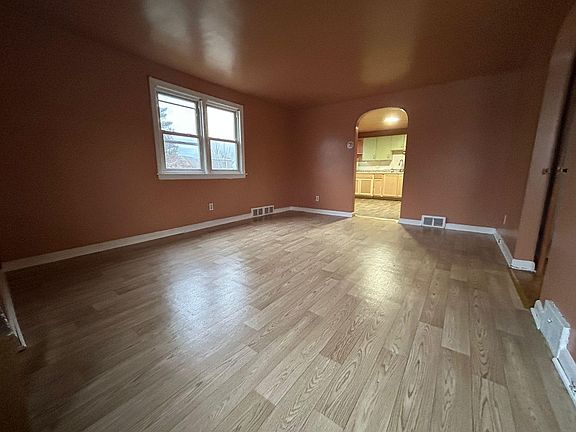 4th image of 121 Woodell Ave #2