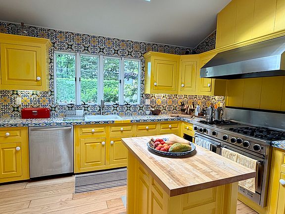 3rd image of 5 Heron Ln