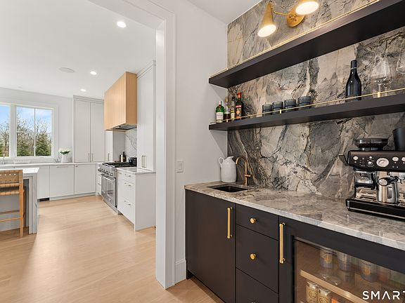 5th image of 19 Mortar Rock Road