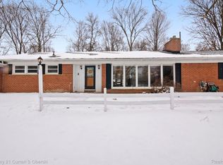 33870 Cotswold St, Farmington Hills, MI 48335
