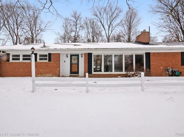 33870 Cotswold St, Farmington Hills, MI 48335