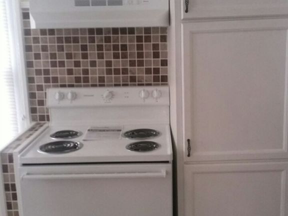 5th image of 300 Dahlia Dr