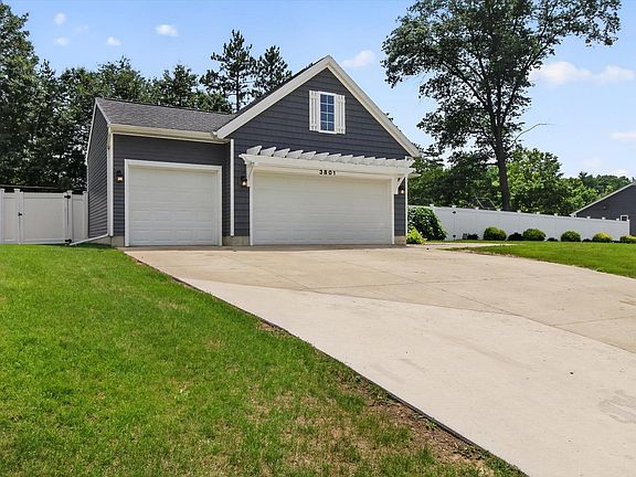 3rd image of 3801 Bobcat Ct