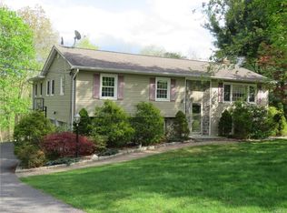 83 Dunwoodie Ct, Yorktown Heights, NY 10598