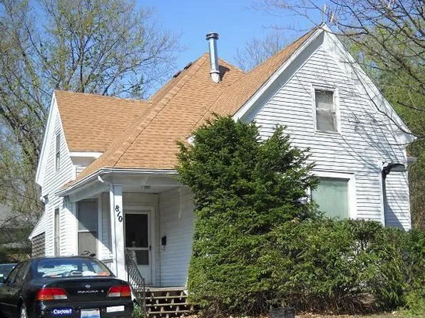 810 Stoughton St, Urbana, IL 61801