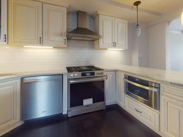 215 Bolton St, South Boston, MA 02127