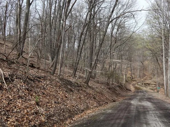 1738 Mohican Ln, Sugar Grove, OH 43155