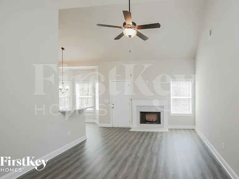 113 Cranbrooke Ln — Photo 3