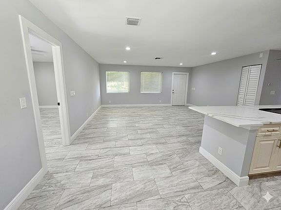 3rd image of 324 S Chillingworth Dr