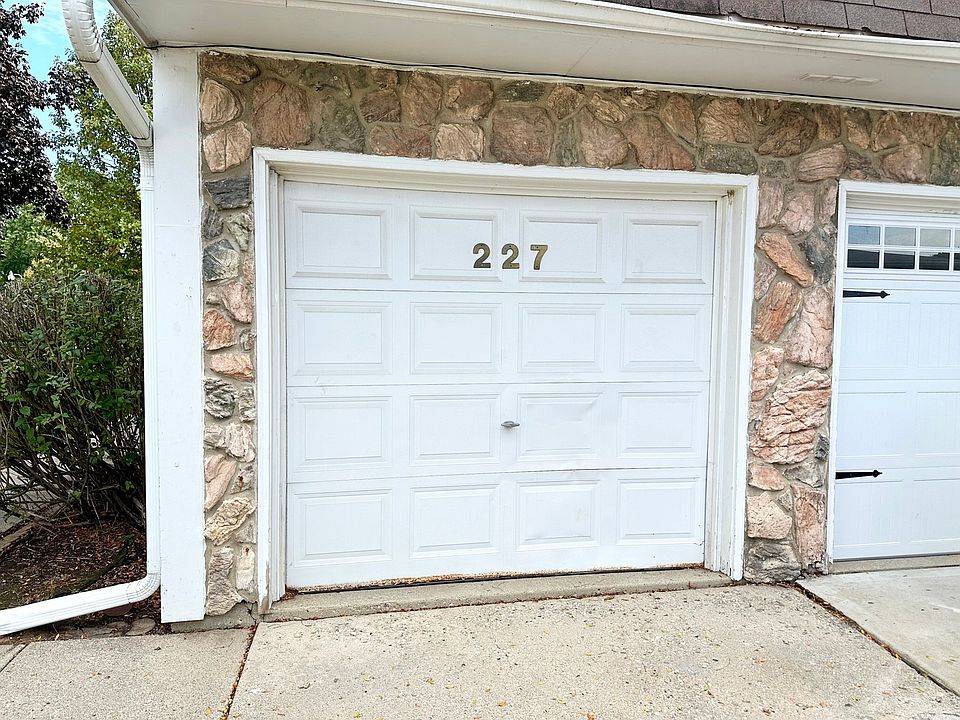 1st image of 227 Sunset Ct #0