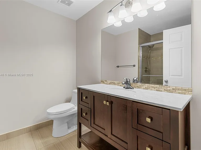 1081 Sorrento Dr #1081 — Photo 7