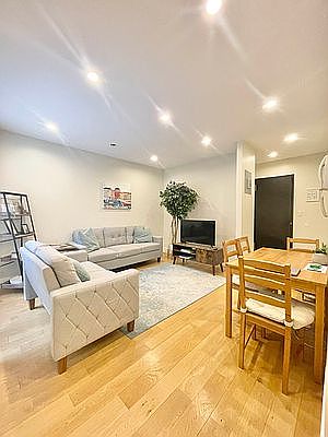 1st image of 112 E 40th St #3